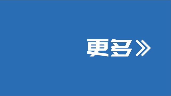 受伤瞬间：球童站着没动 文班没注意踩了上去扭了脚